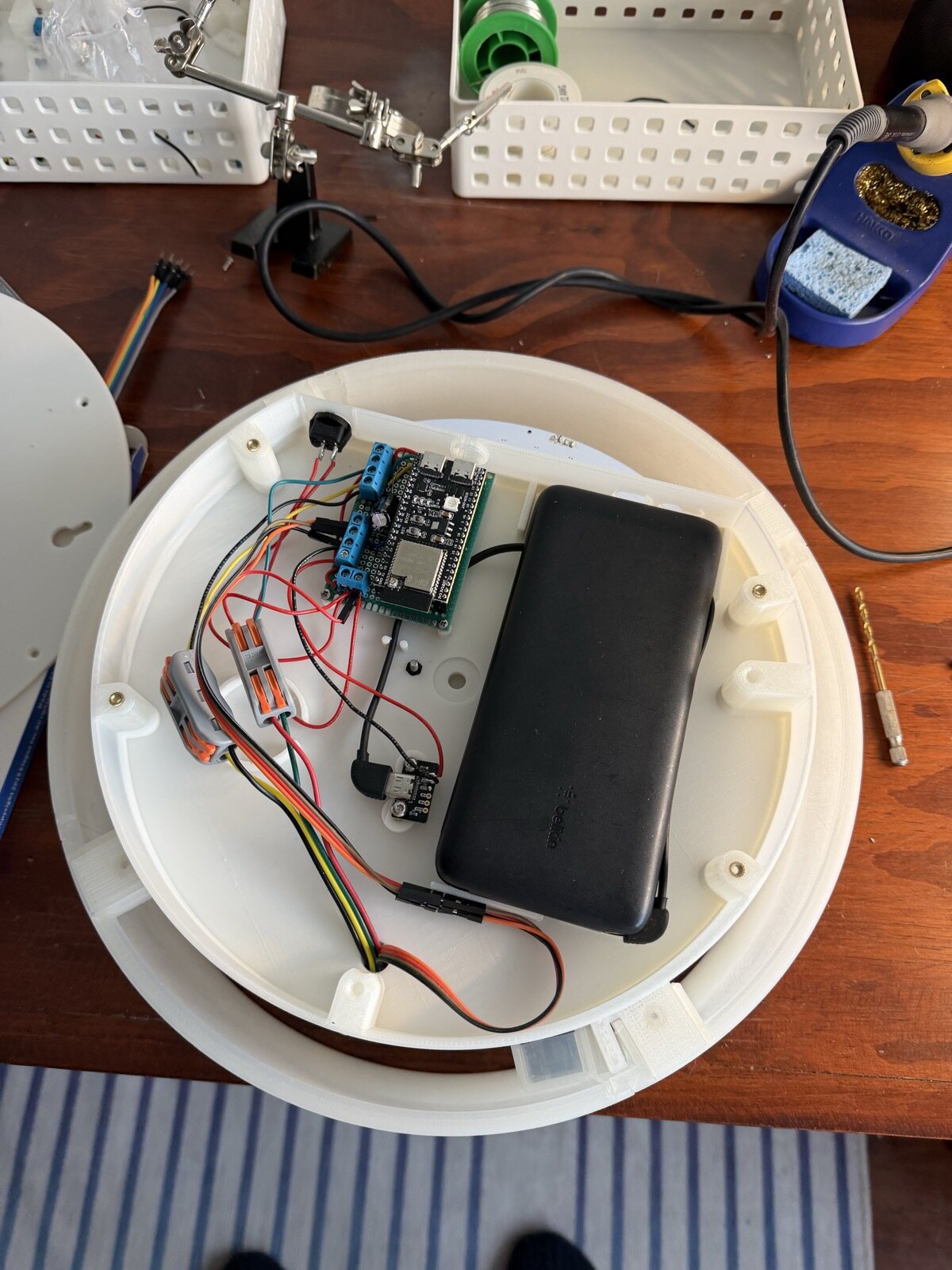 The whole back box assembled: battery, board and wiring