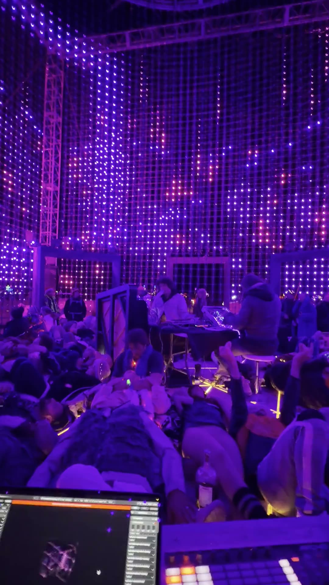 First frame of "FOSS, the crowd"